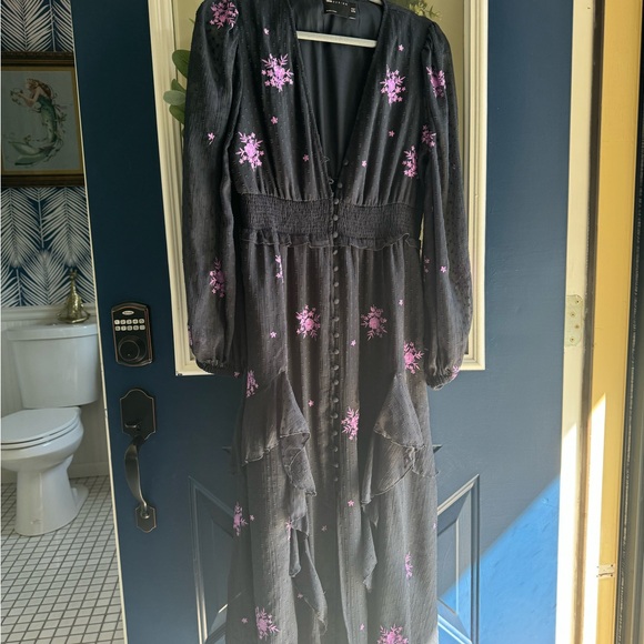 Beautiful dress only - Picture 3 of 3